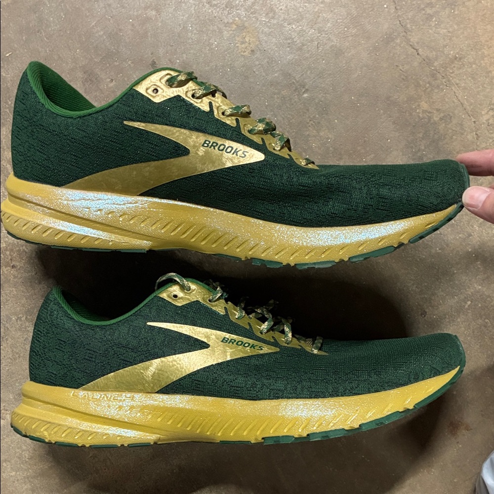 Brooks Men's Green and Gold Launch 7 Running Shoes - Picture 2 of 7